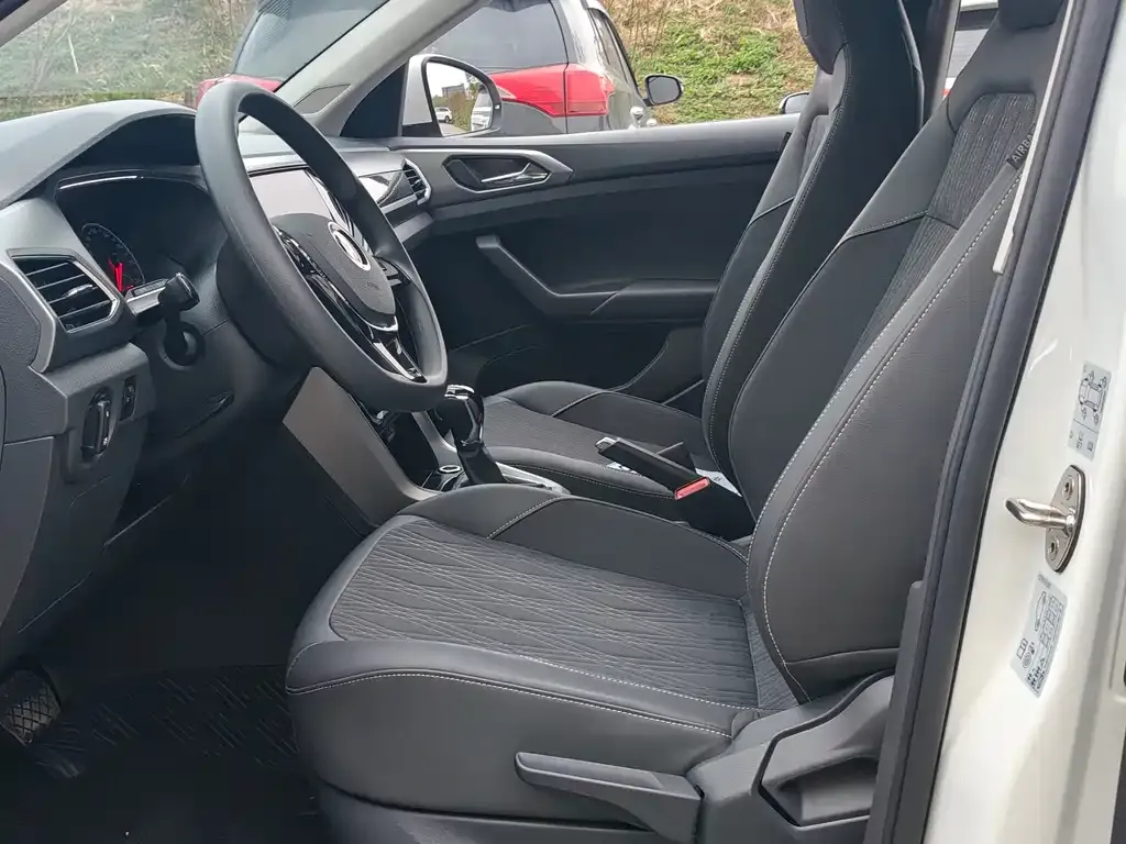Volkswagen T-Cross — фото 5