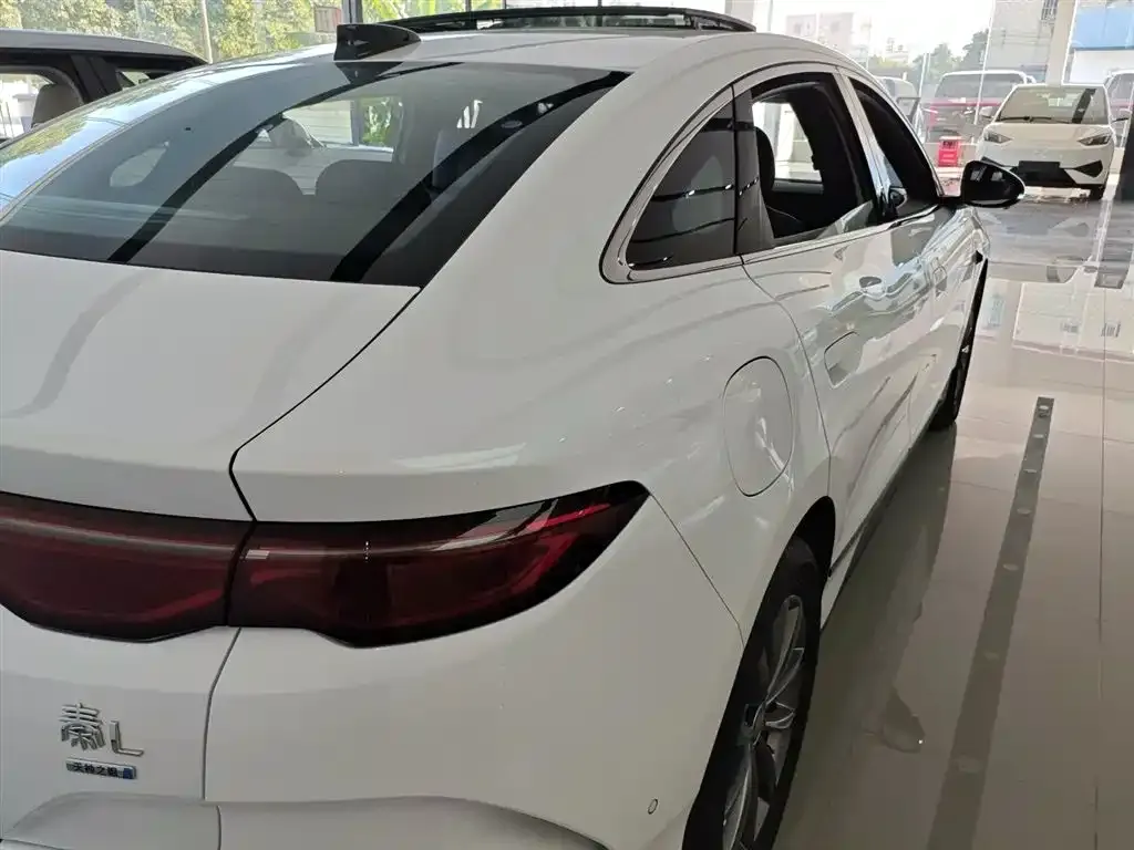 BYD Qin L — фото 4