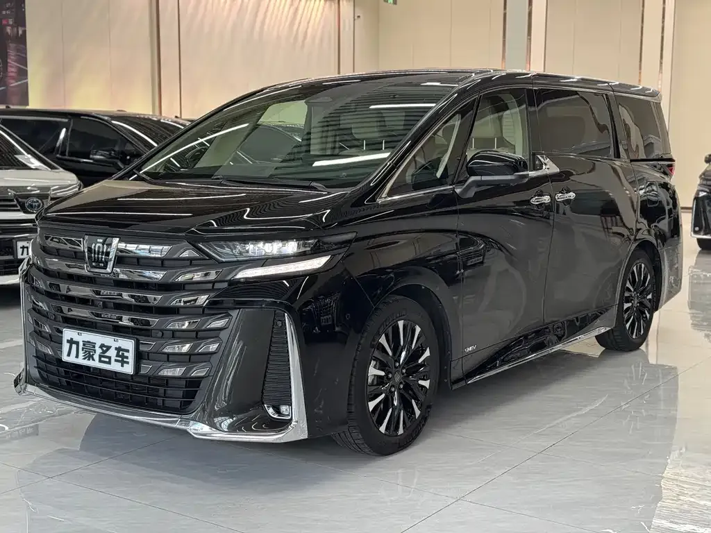 Toyota Vellfire — фото 1