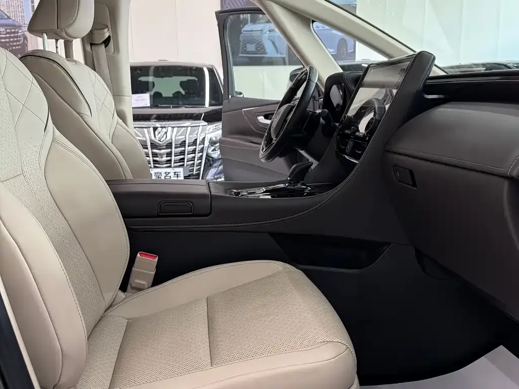 Toyota Vellfire — фото 10