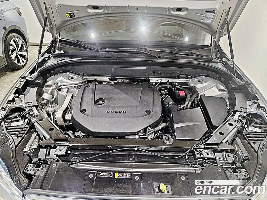 Volvo XC60 — фото 10