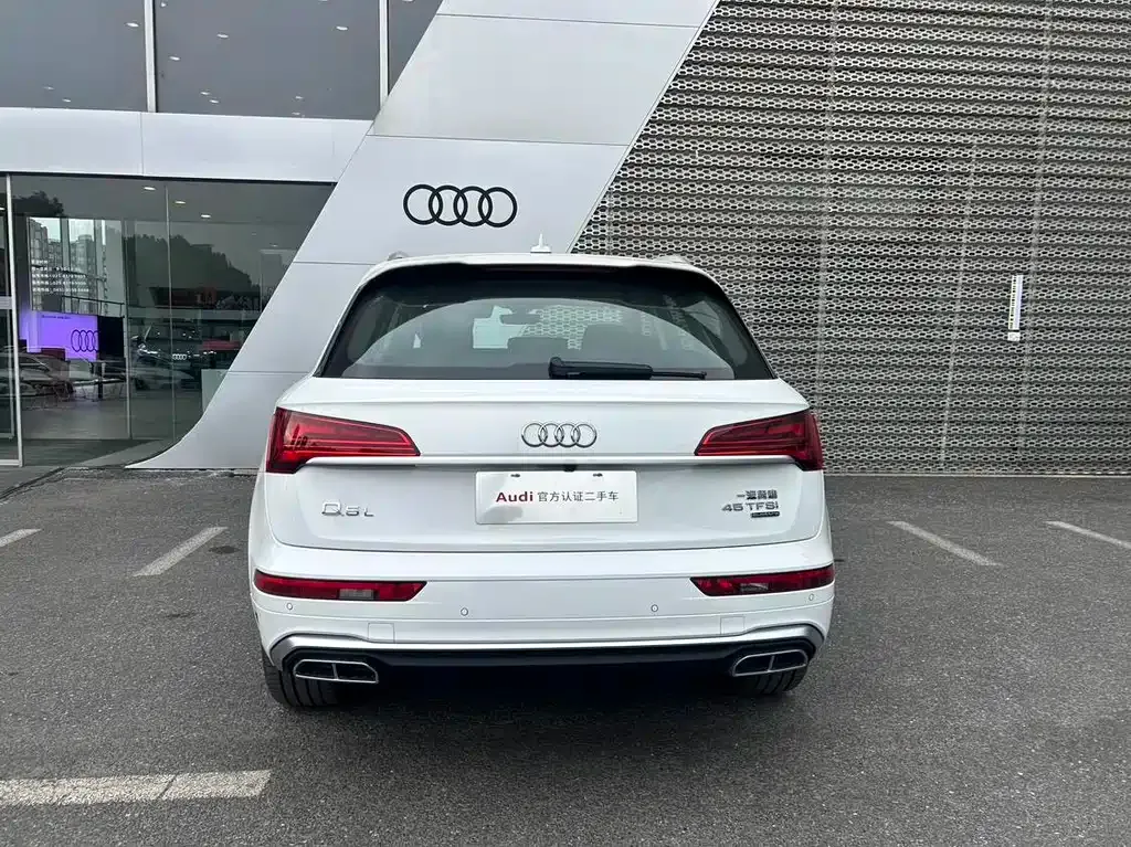 Audi Q5L — фото 8