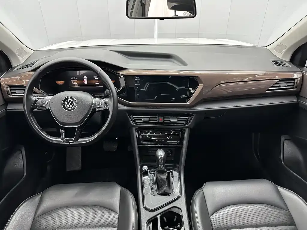 Volkswagen Tharu — фото 3