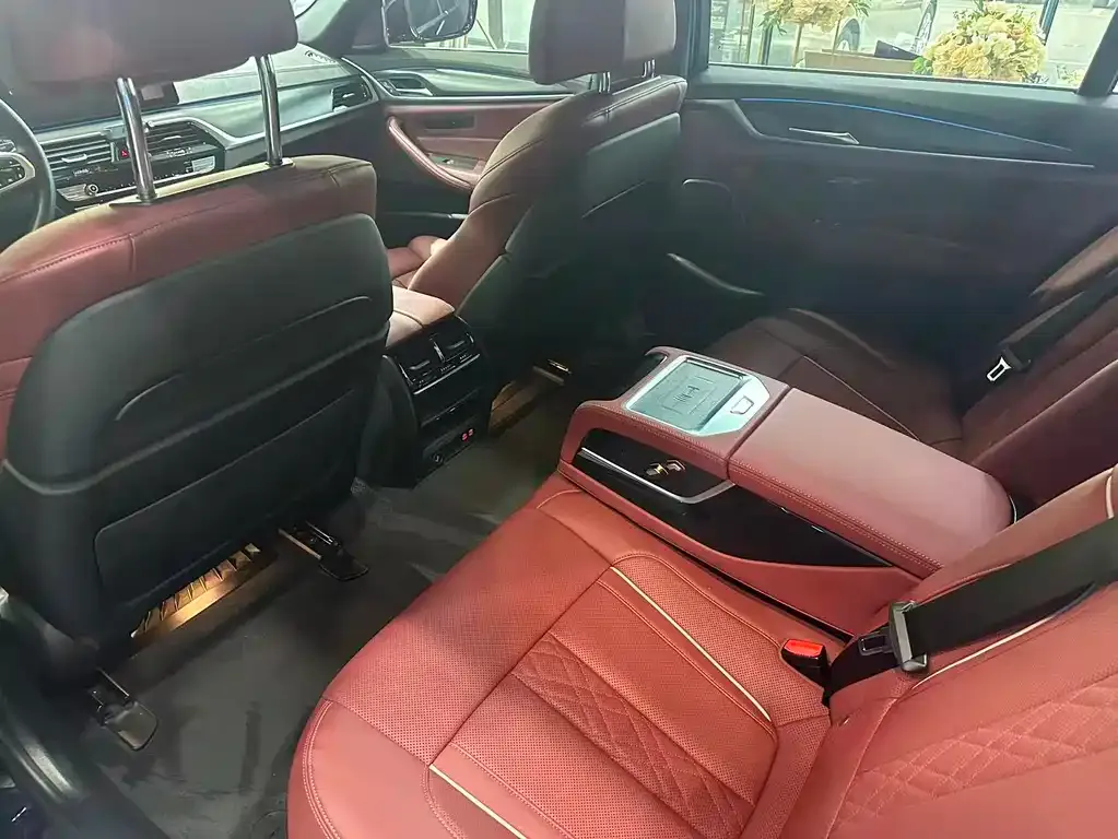 BMW 5 Series New Energy — фото 10