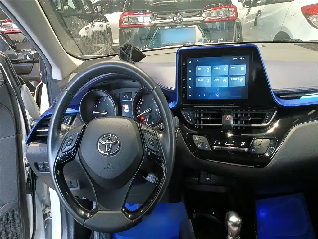 Toyota C-HR — фото 2