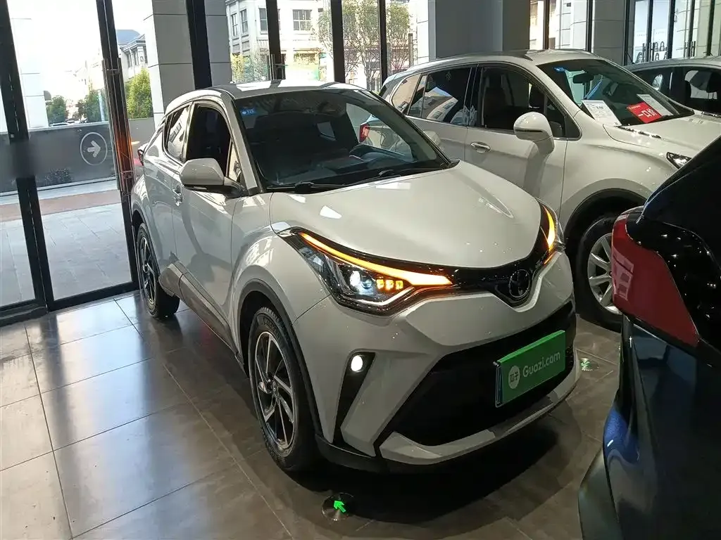 Toyota C-HR — фото 9