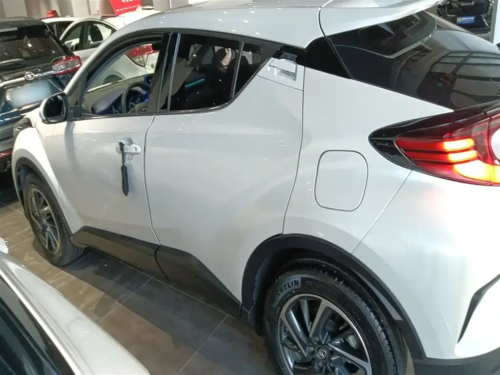 Toyota C-HR — фото 4
