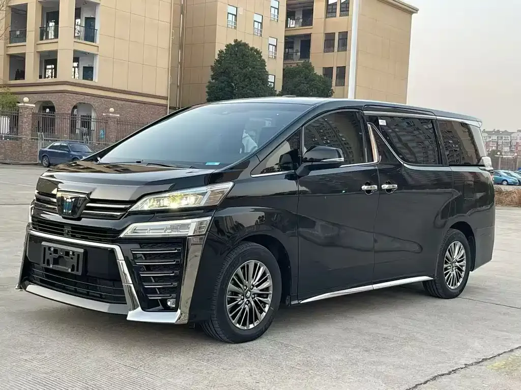 Toyota Vellfire — фото 1