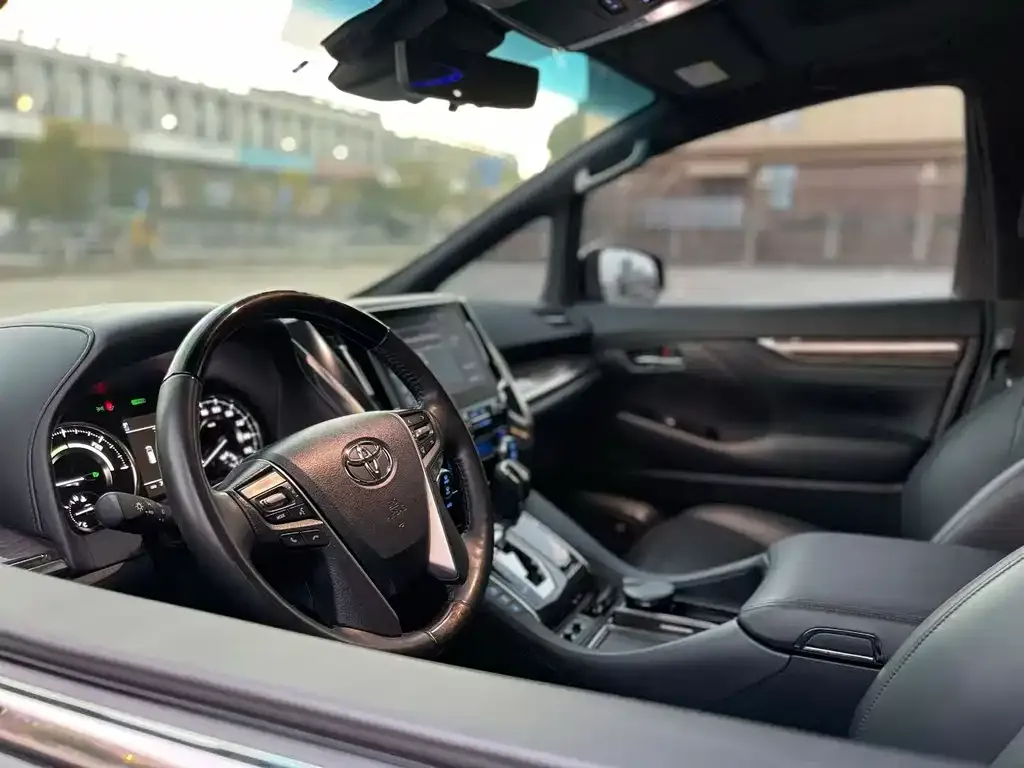 Toyota Vellfire — фото 5