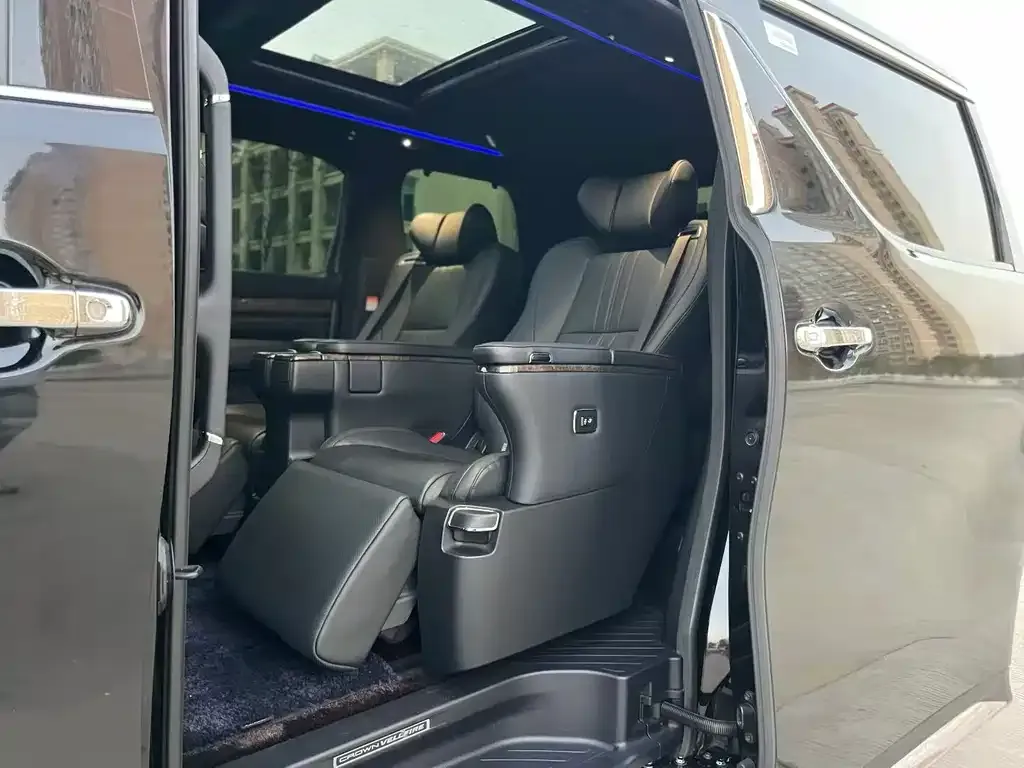 Toyota Vellfire — фото 2