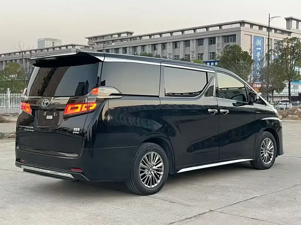 Toyota Vellfire — фото 9