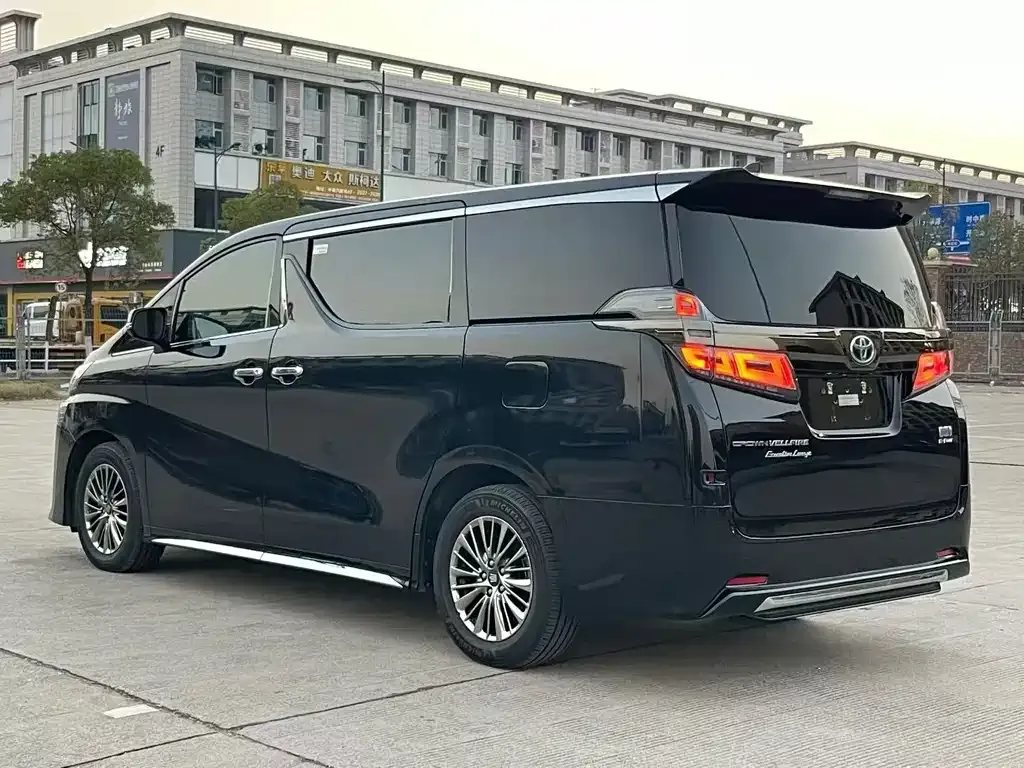 Toyota Vellfire — фото 7