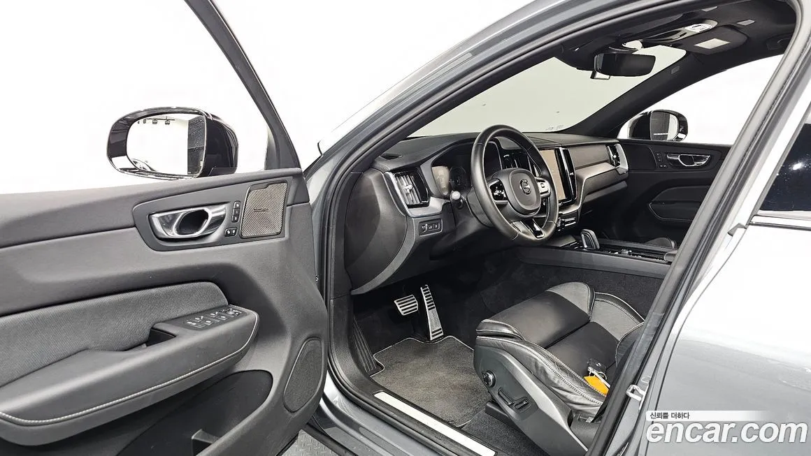 Volvo XC60 — фото 10