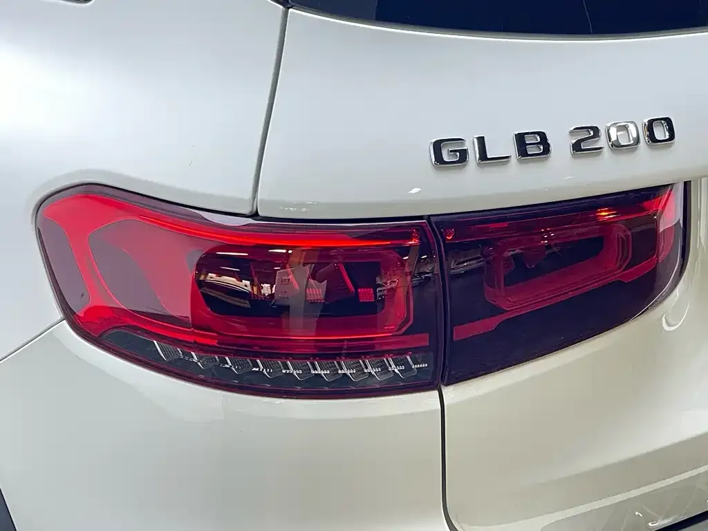 Mercedes-Benz GLB — фото 10