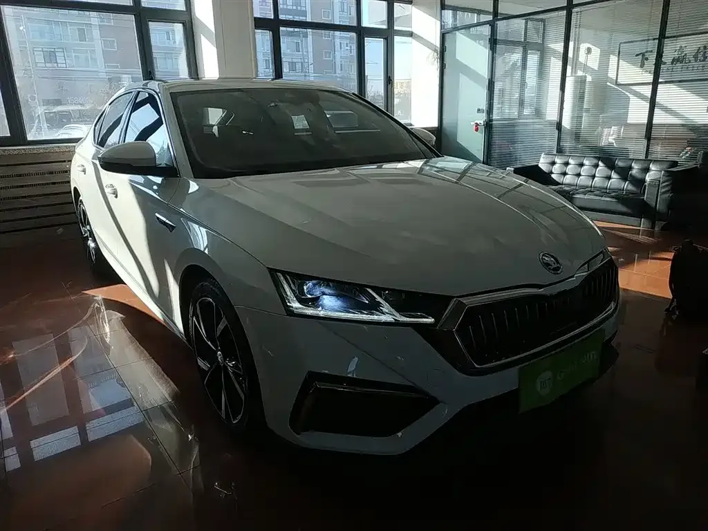 Skoda Octavia — фото 2