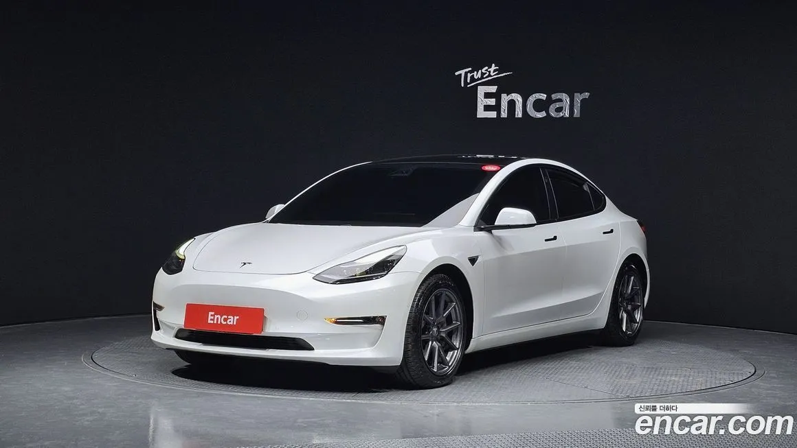Tesla Model 3 — фото 1