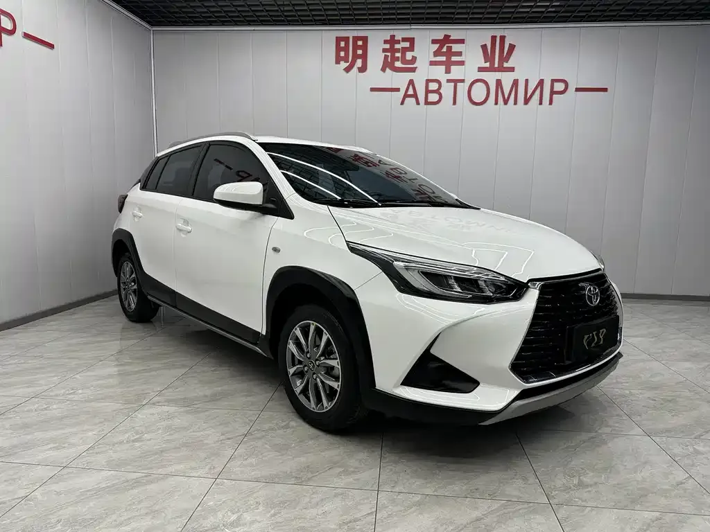 Toyota Yaris L — фото 2