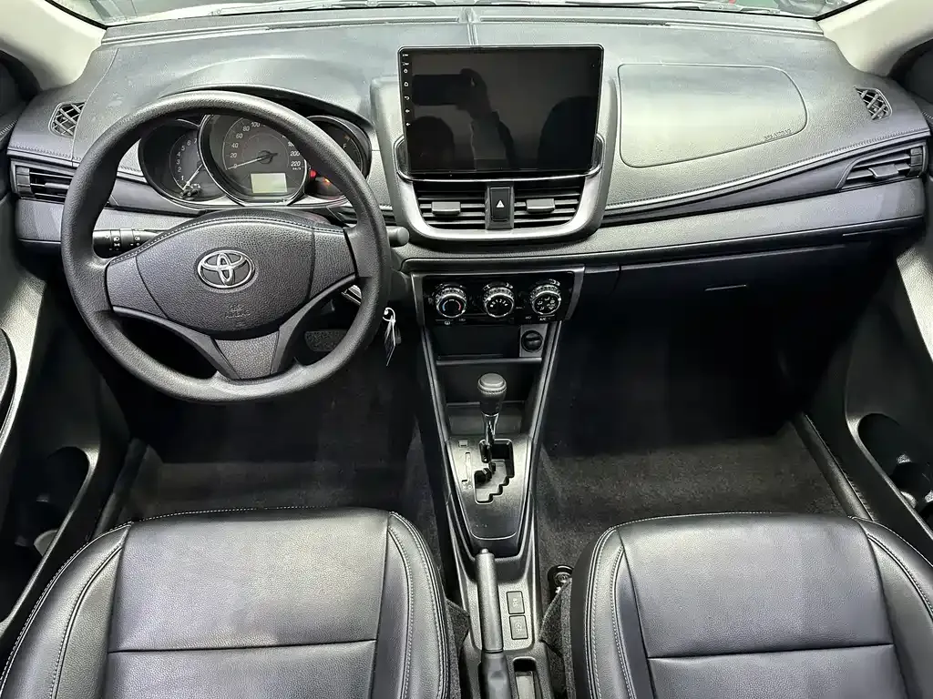 Toyota Yaris L — фото 6