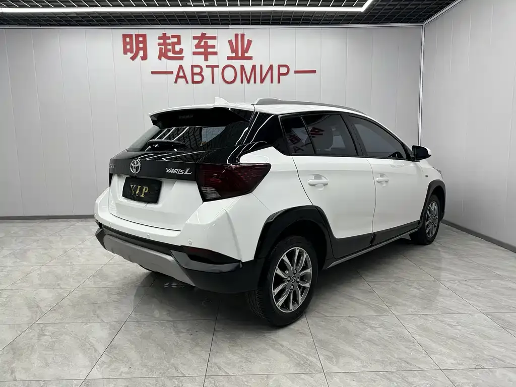 Toyota Yaris L — фото 7