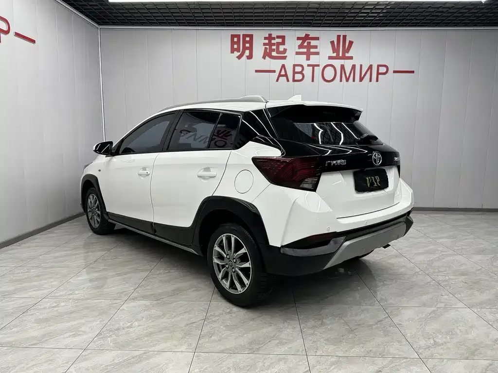 Toyota Yaris L — фото 8