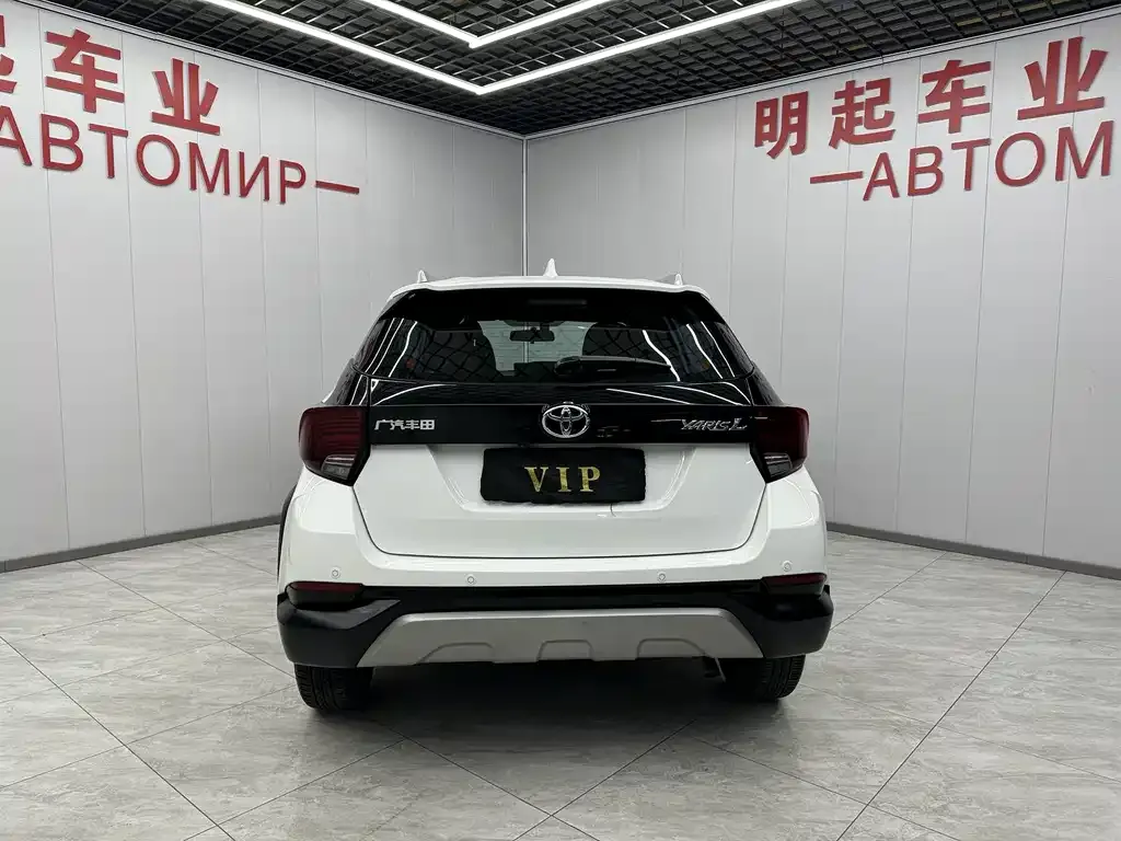 Toyota Yaris L — фото 9