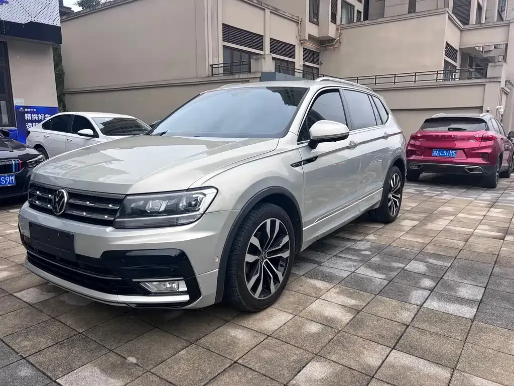 Volkswagen Tiguan L — фото 1
