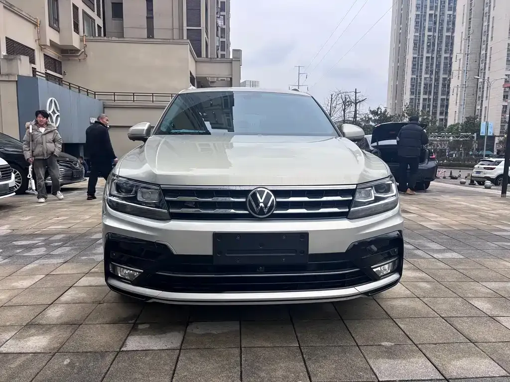 Volkswagen Tiguan L — фото 5