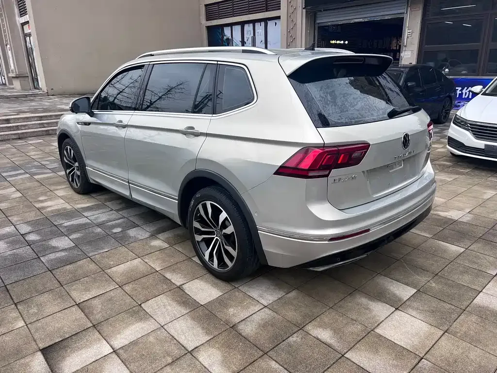 Volkswagen Tiguan L — фото 6