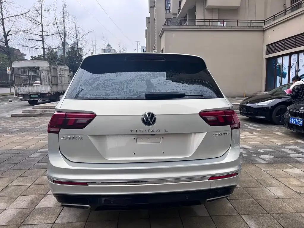 Volkswagen Tiguan L — фото 3