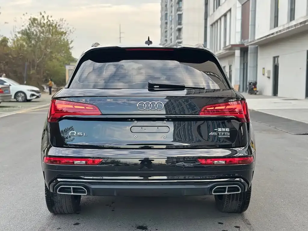 Audi Q5L — фото 3