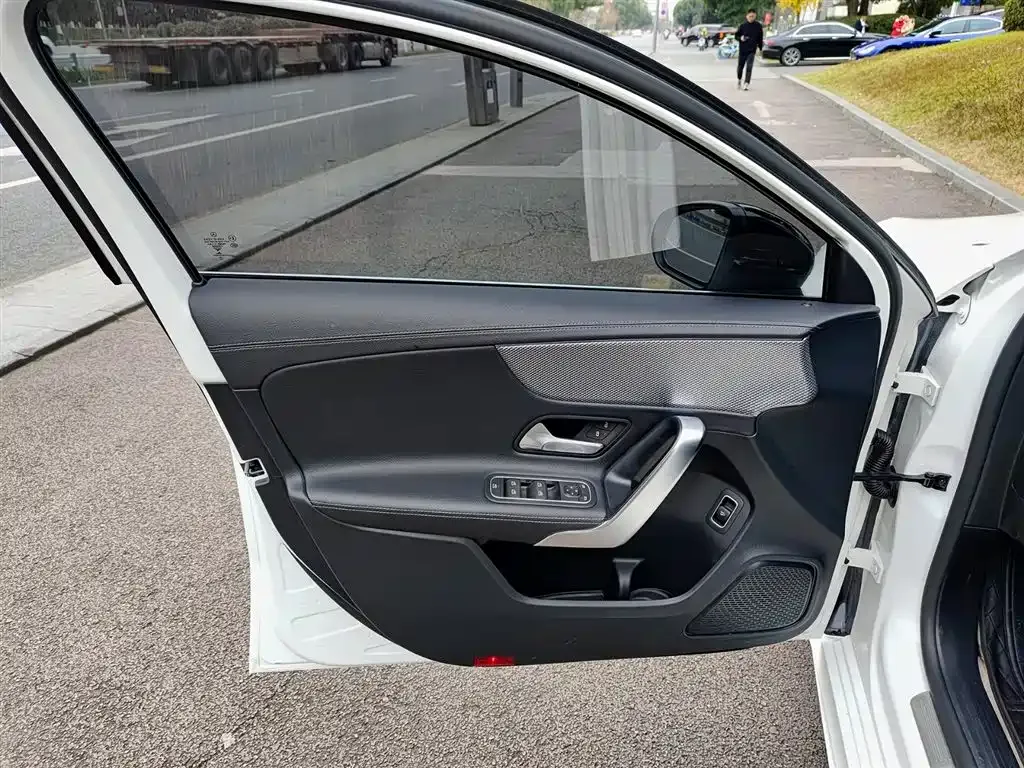 Mercedes-Benz A-Class — фото 10