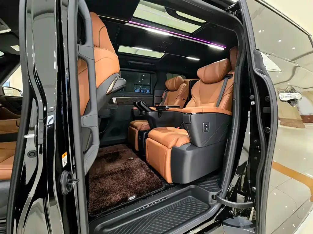 Toyota Alphard — фото 5