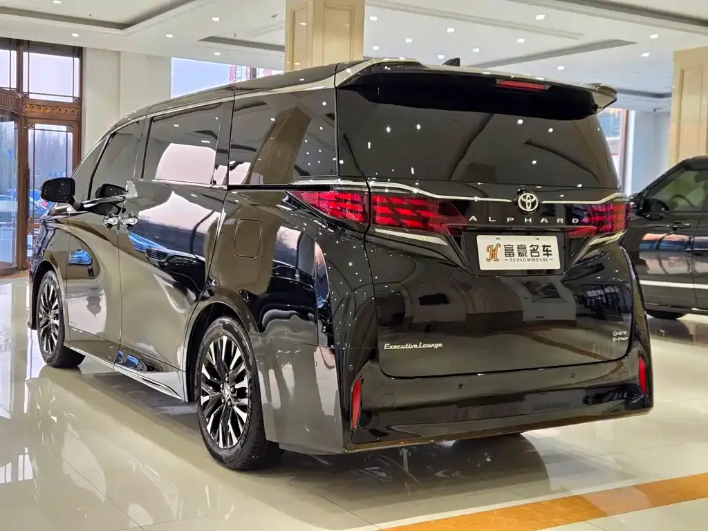 Toyota Alphard — фото 7