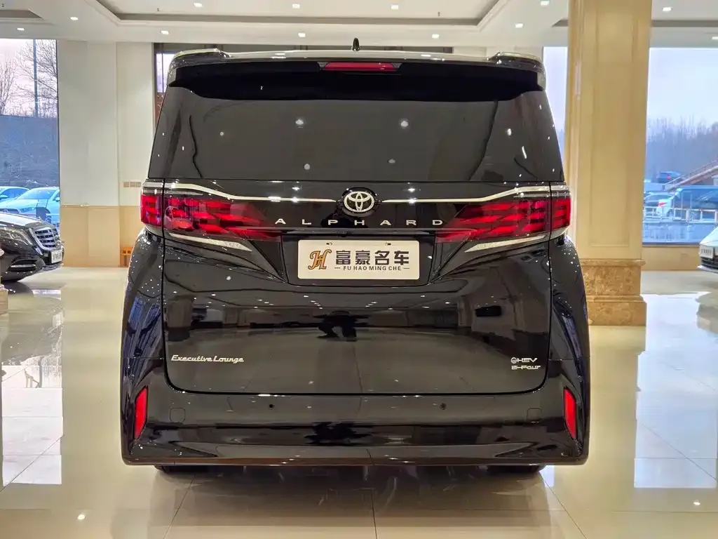 Toyota Alphard — фото 10