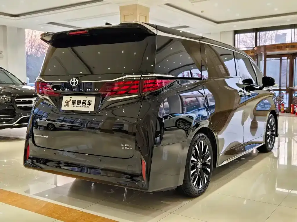 Toyota Alphard — фото 6