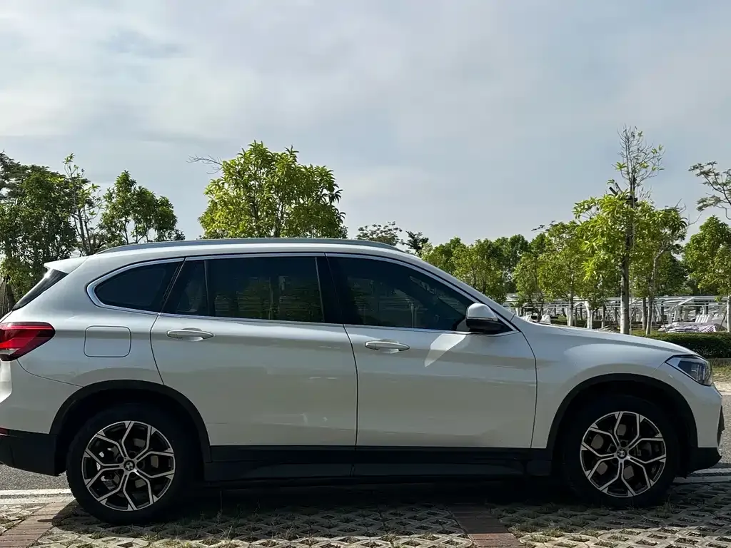 BMW X1 — фото 9