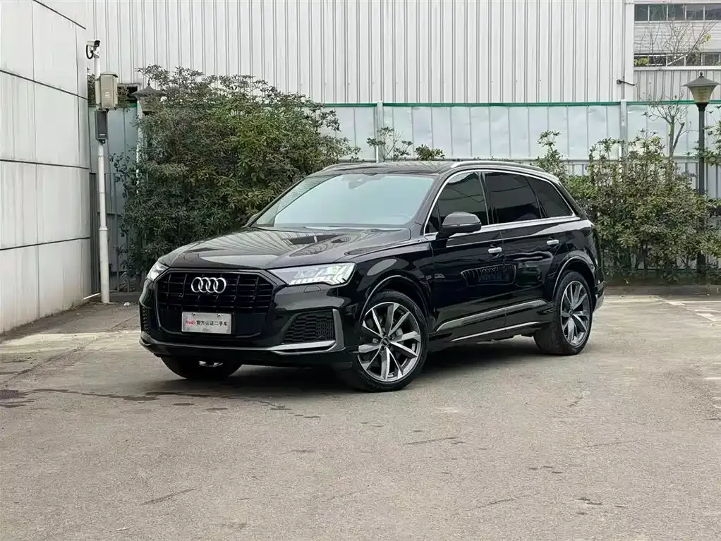 Audi Q7 — фото 1