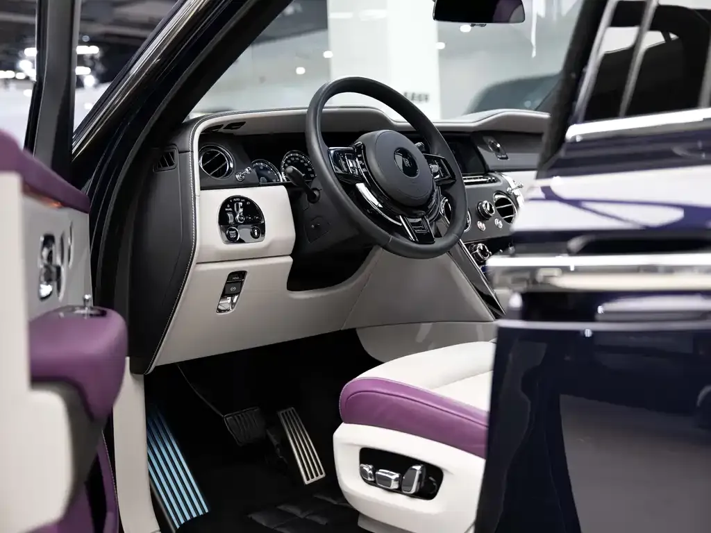 Rolls-Royce Cullinan — фото 10