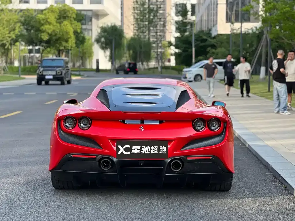 Ferrari F8 — фото 6