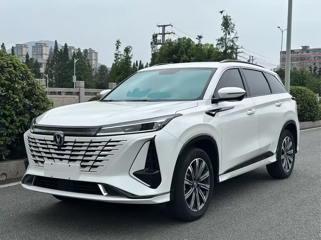 Changan CS75PLUS — фото 1