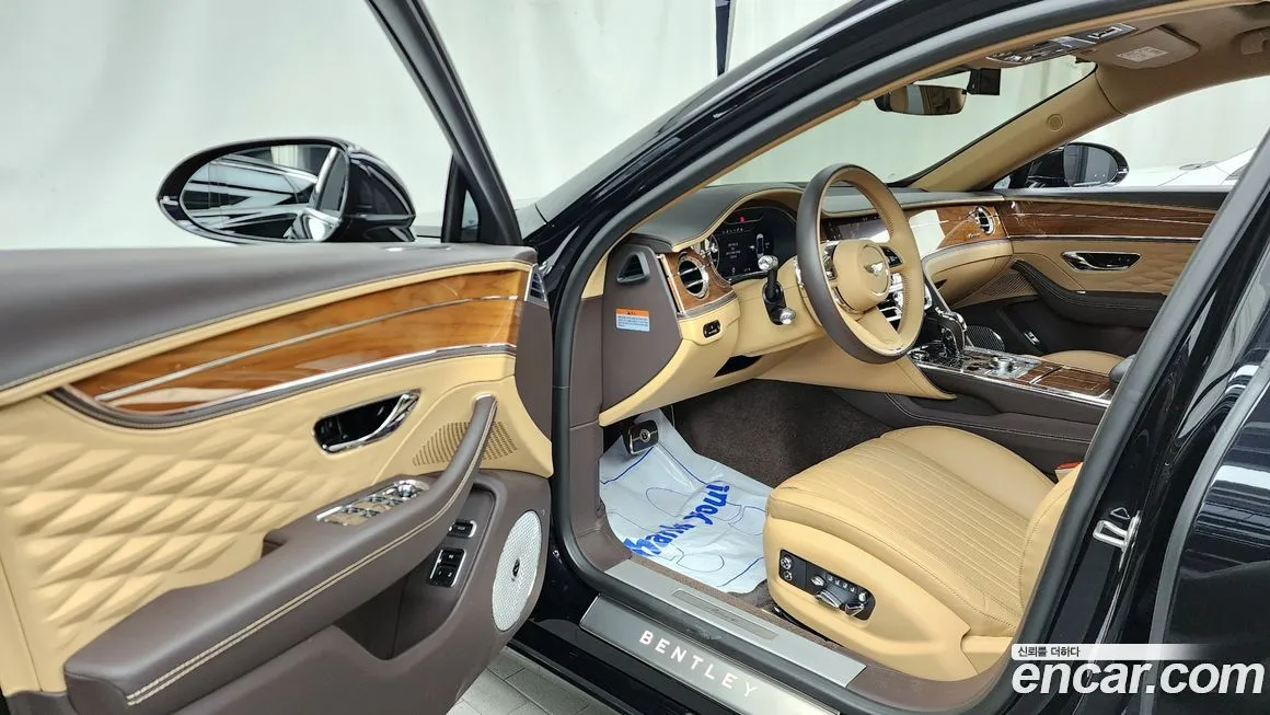 Bentley Flying Spur — фото 10