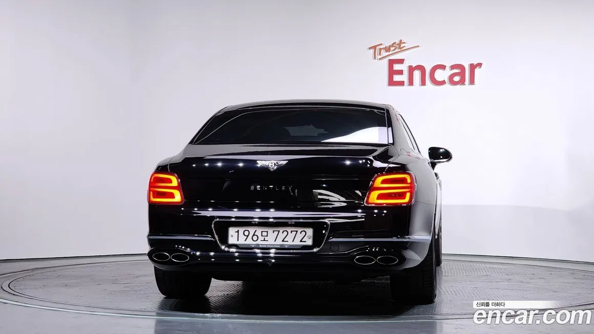 Bentley Flying Spur — фото 4
