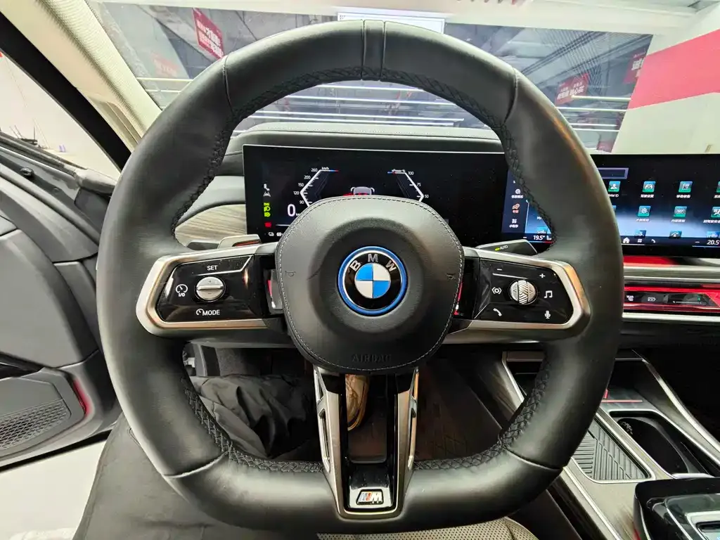BMW i7 — фото 10