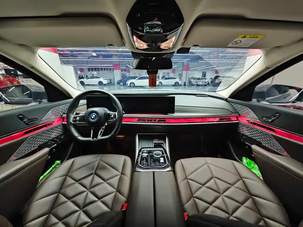 BMW i7 — фото 9