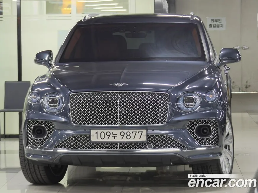 Bentley Bentayga — фото 1