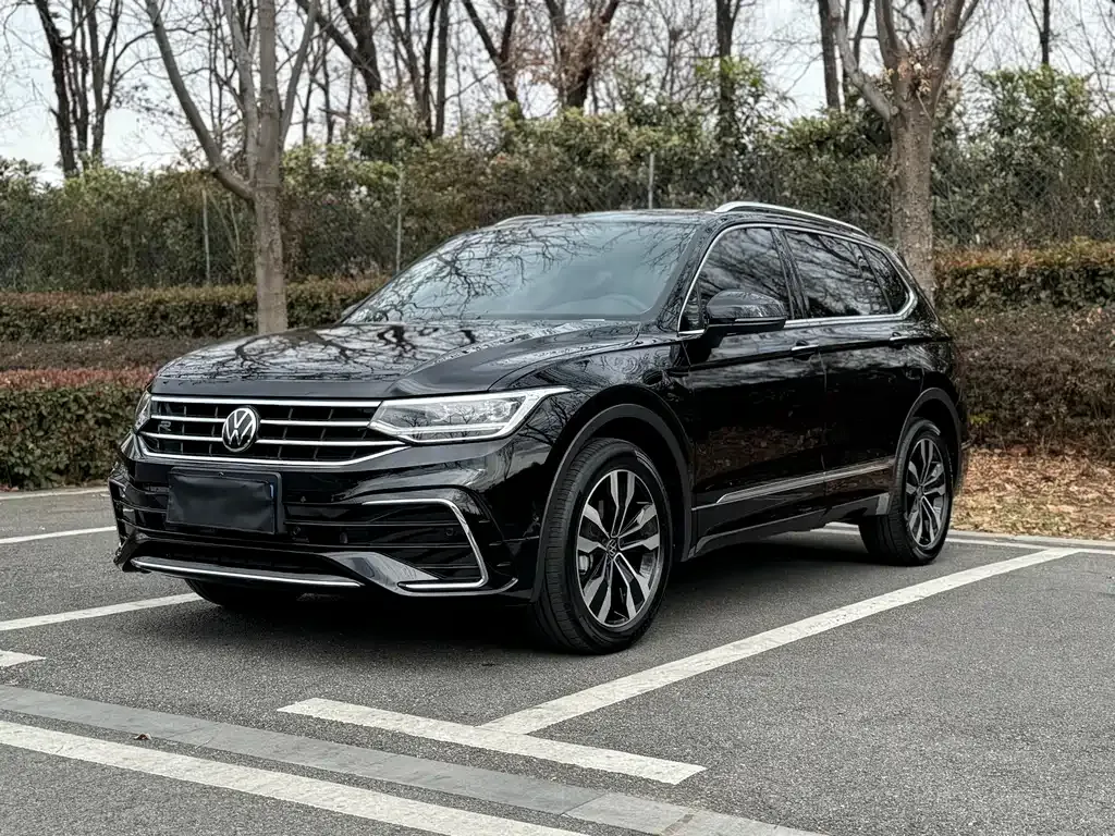 Volkswagen Tiguan L — фото 1
