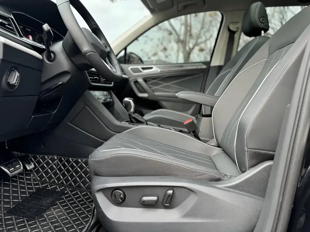 Volkswagen Tiguan L — фото 3