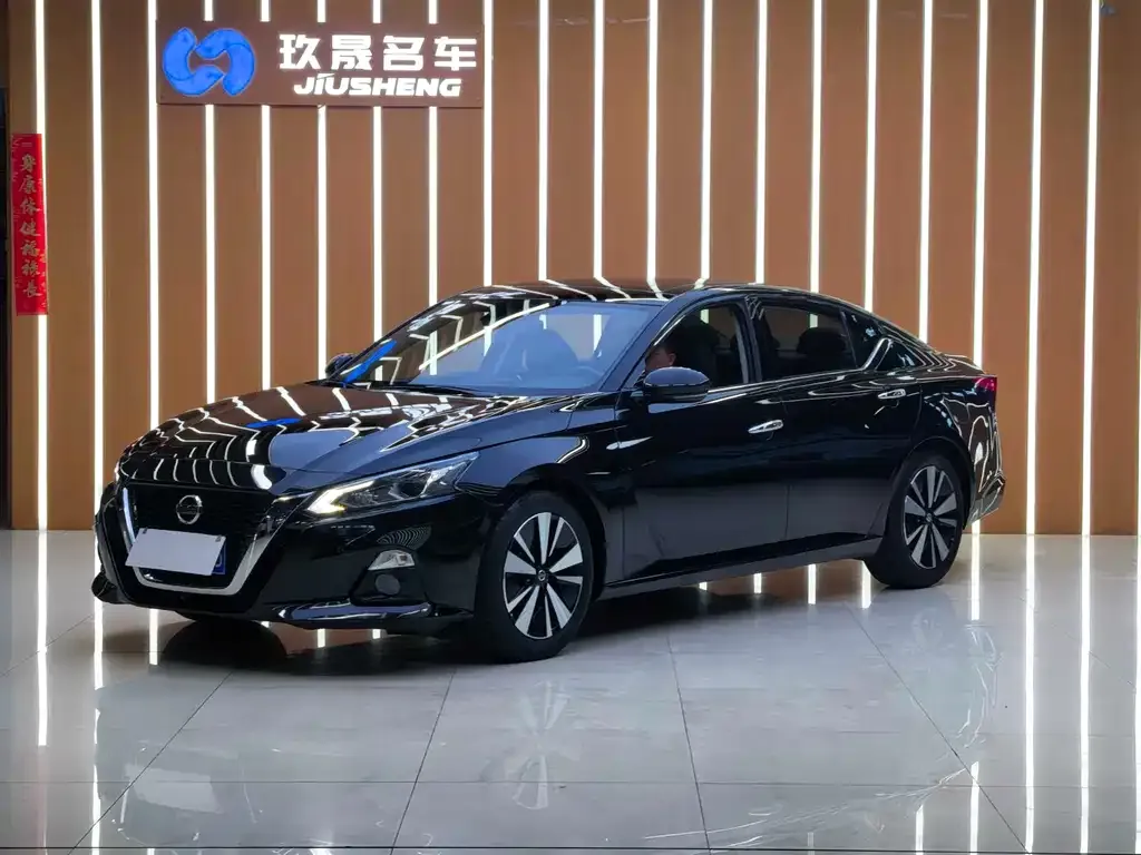 Nissan Teana — фото 1