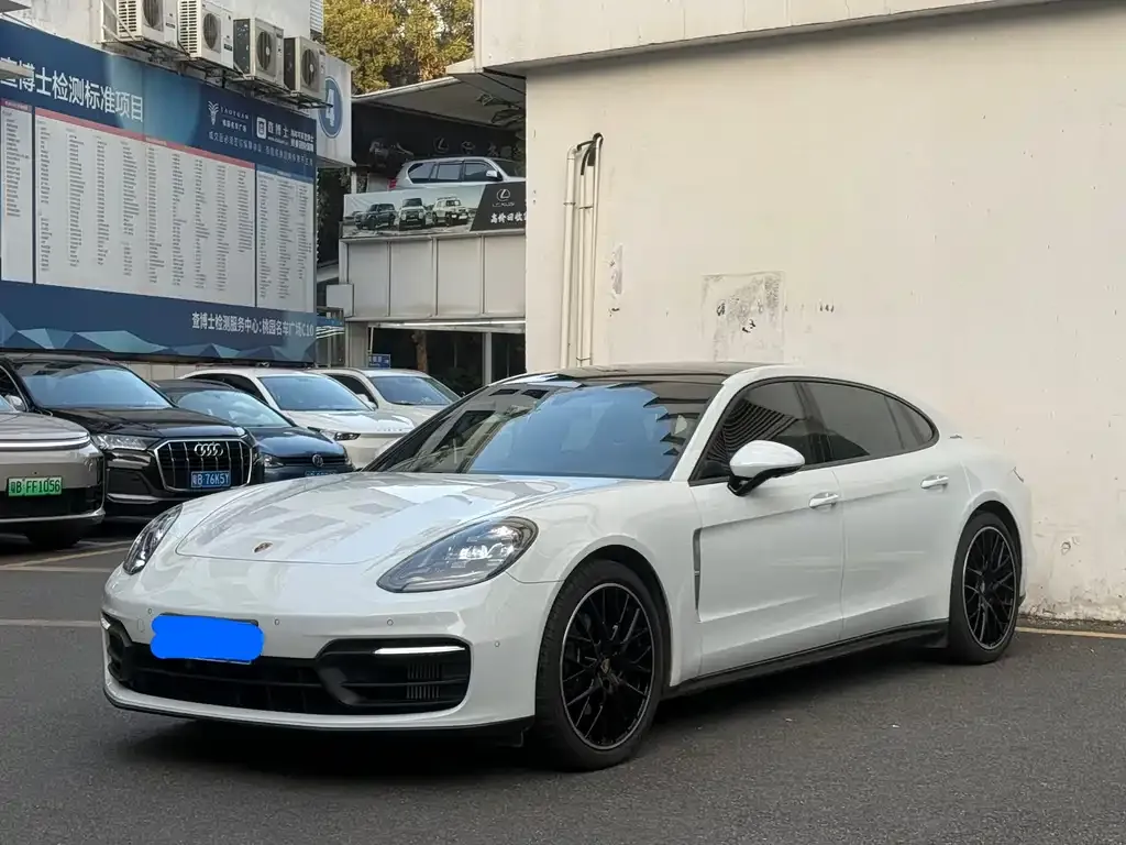 Porsche Panamera — фото 1