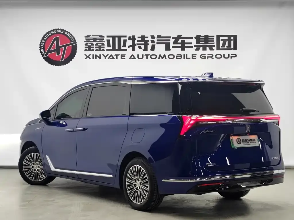 Buick GL8 Hybrid — фото 2